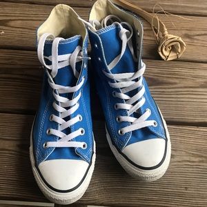Blue converse size 7mens 9 wms